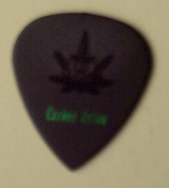 Musikinstrumente: Picks, Plektrum Carbon mit Hanfblatt – Neu (gemäss Beschreibung) aus Basel von Pickman