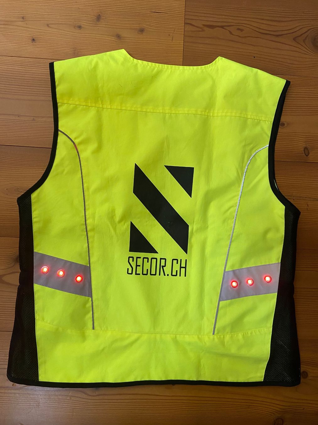 Lampen: Sicherheitsweste / Leuchtweste Gr. S mit LED-Lampen – Gebraucht aus Kleinandelfingen von linssandra 3