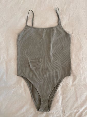 Sommerlicher Body in Grau-/Grün, Gr. S