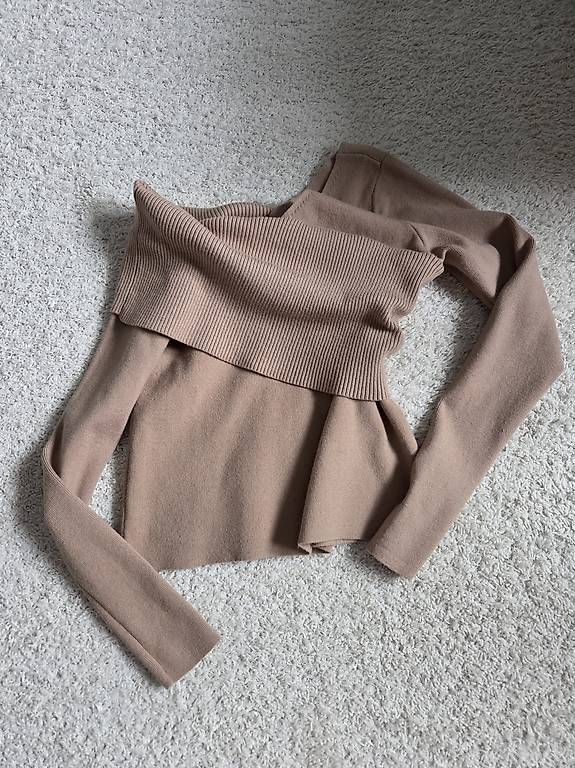 Pullover & Sweatshirts: Schöner Schulterfreier Pullover – Neu (gemäss Beschreibung) aus Rüfenacht BE von Biancaro 1