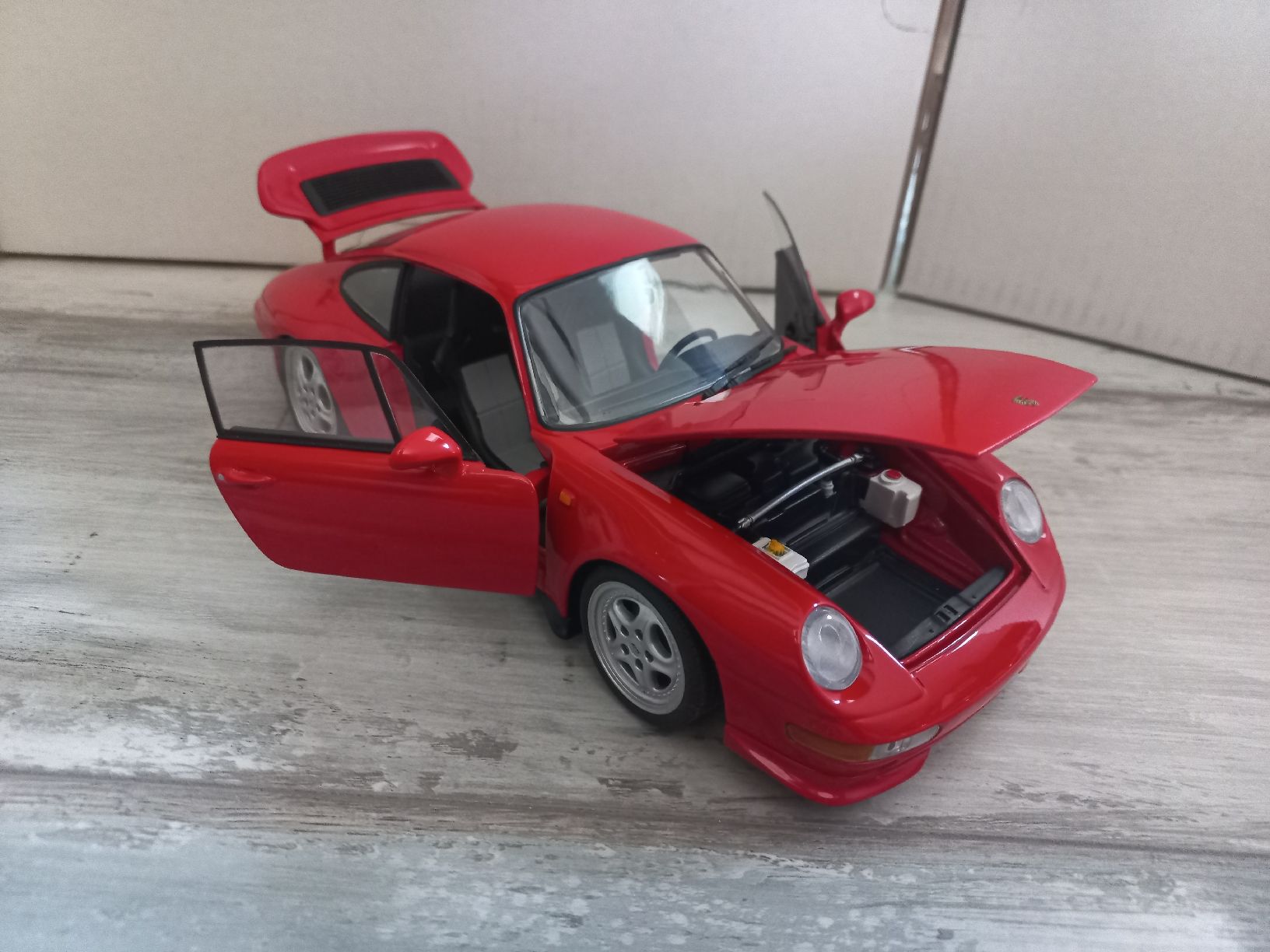 Porsche Voitures modèles: Porsche 911 993 RS 1/18 UT Models – D'occasion à Attalens par remy_s00 4
