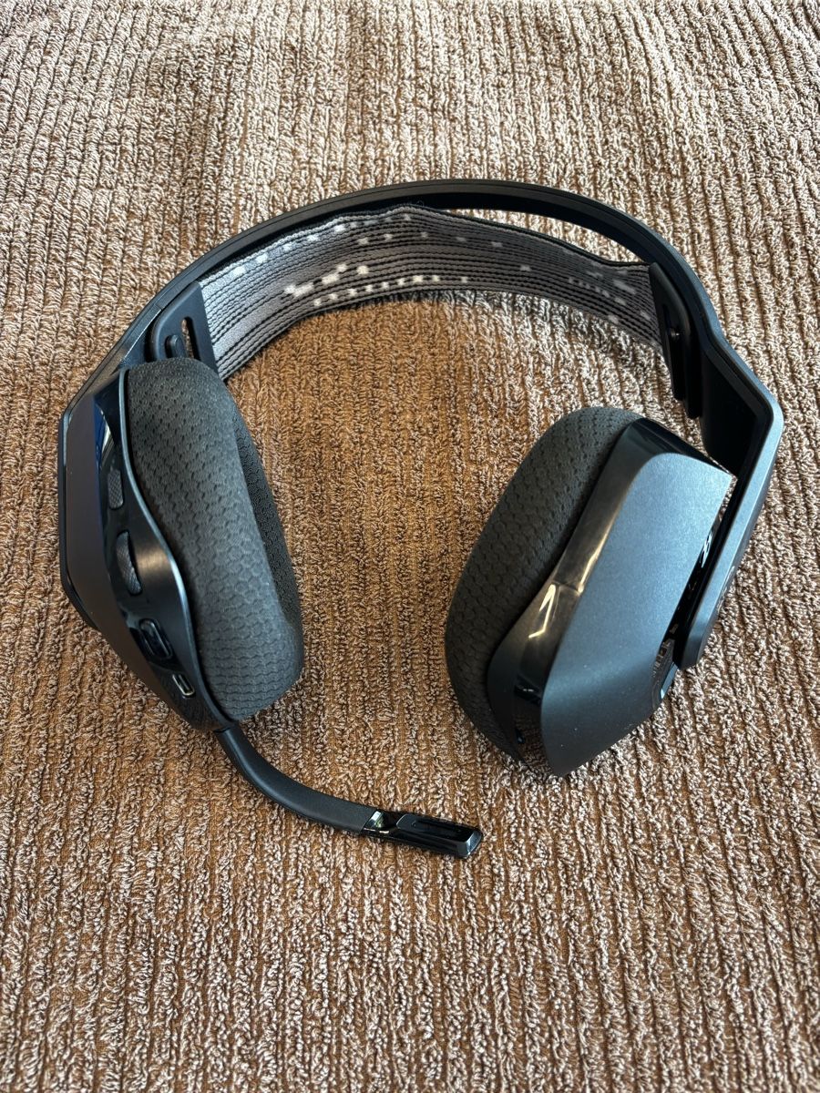 Logitech Cuffie: Logitech G G733 Lightspeed, Wireless Gaming Headset, Schwarz – Usato da Oberhofen Thun'see venduto da luk_jdd9 2