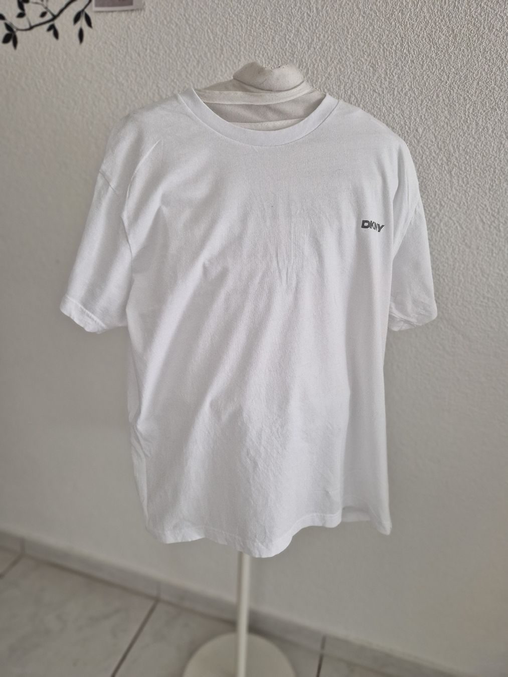 DKNY T-Shirts: 3 DKNY T-Shirts  – Gebraucht aus Bassersdorf von DonSolo 5
