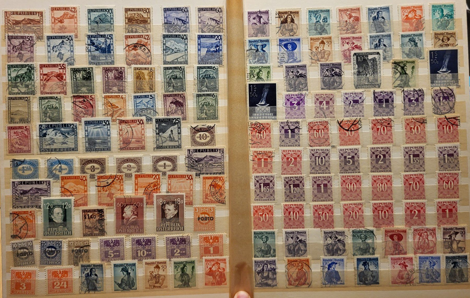 Tutti i francobolli: 2 volle Alben Österreich ab ca. 1908 – Usato da Fraubrunnen venduto da Lukasl2727 6