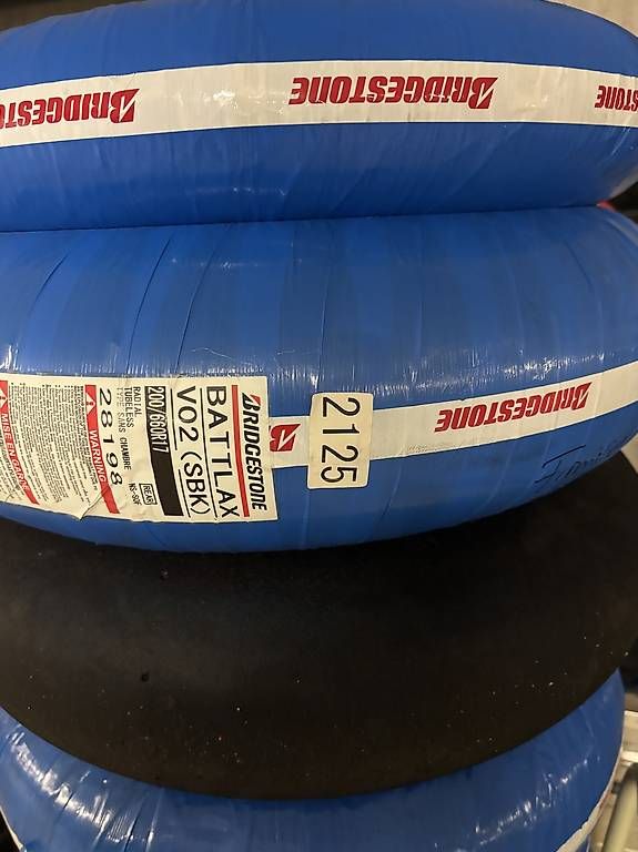 Pneumatici & Ruote complete: Bridgestone Battlax V02 Slick – Nuovo e nell'imballaggio originale da Stans venduto da Forcarspeed