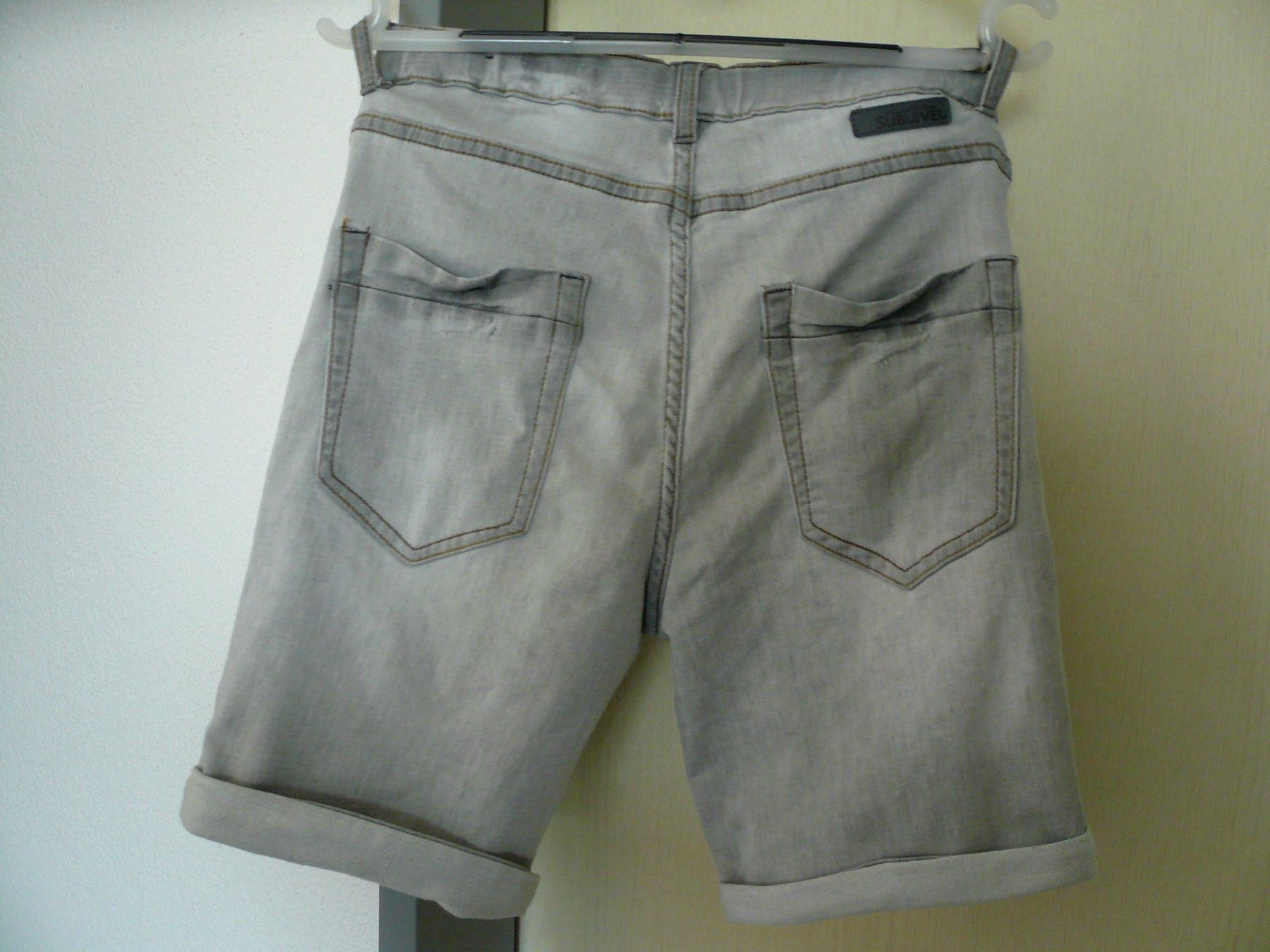 Jeans: Lässige Sublevel Denim Shorts, hellgrau, neuwertig – Usato da Sirnach venduto da primo.si 1