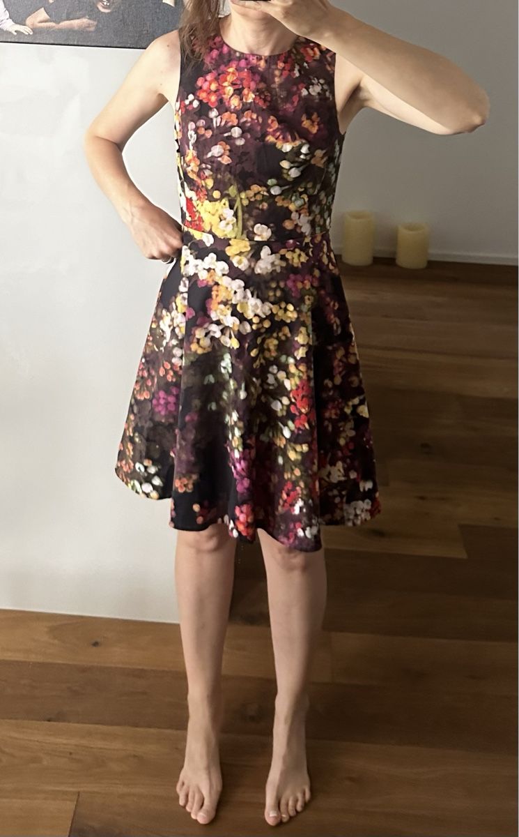 Karen Millen Vestiti: Blumenkleid Karen Millen Gr. 36 – Nuovo (secondo la descrizione) da Liestal venduto da ell_6xc7