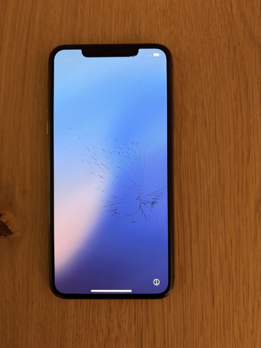 Apple Telefoni cellulari / Smartphones: Apple iPhone 11 Pro Max Smartphone defektes Display Glasbruc – Usato da Berg SG venduto da Haebine 1
