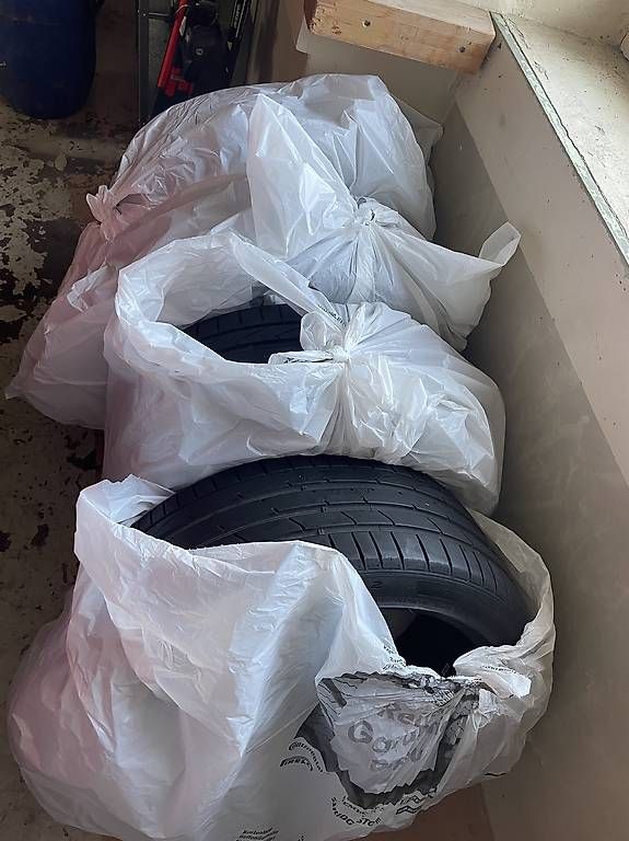 Pneumatici & Ruote complete: 4 pneus été 235/40R19 96y – Usato da Ste-Croix venduto da Iligo