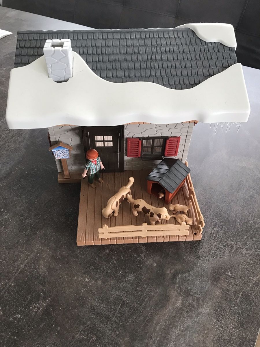 Playmobil Giocattoli: Playmobil,Winterhaus mit Hunden – Usato da Subingen venduto da Bea8