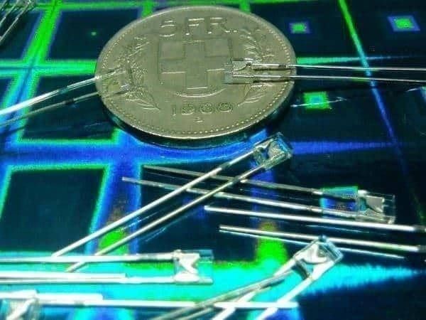 Componenti elettronici: Quader-LED 10 Stk 2x3x4mm kaltweiss – Nuovo (secondo la descrizione) da Luzern venduto da Salefactory 1
