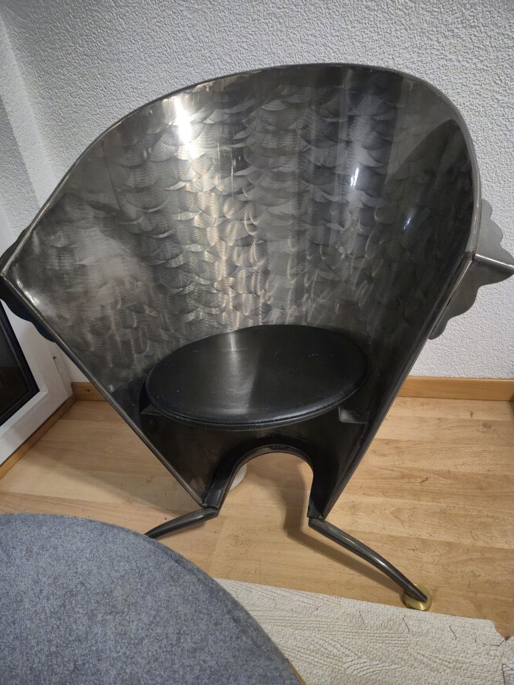 Poltrone: Design Sessel aus Metall mit schwarzer Sitzfläche – Usato da Zuchwil venduto da Jasi_B92 1