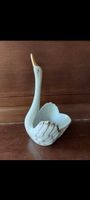 Cygne en porcelaine blanche, dorure, bel objet de décoration