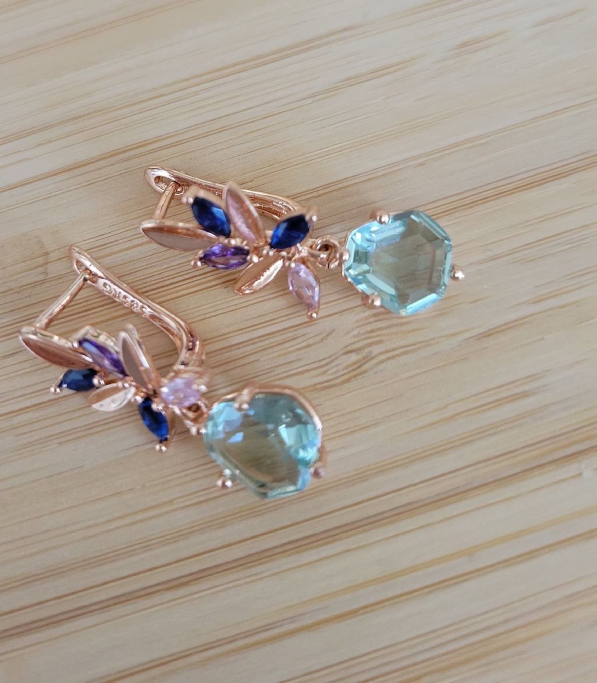 Orecchini pendenti & Orecchini a lobo: Jolies boucles d'oreilles pendantes multicolore  – Nuovo (secondo la descrizione) da Bernex venduto da Dariafr 2