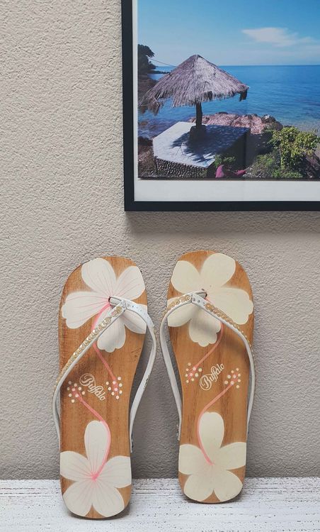 Buffalo Bloom Berry Bush Flip Flops
