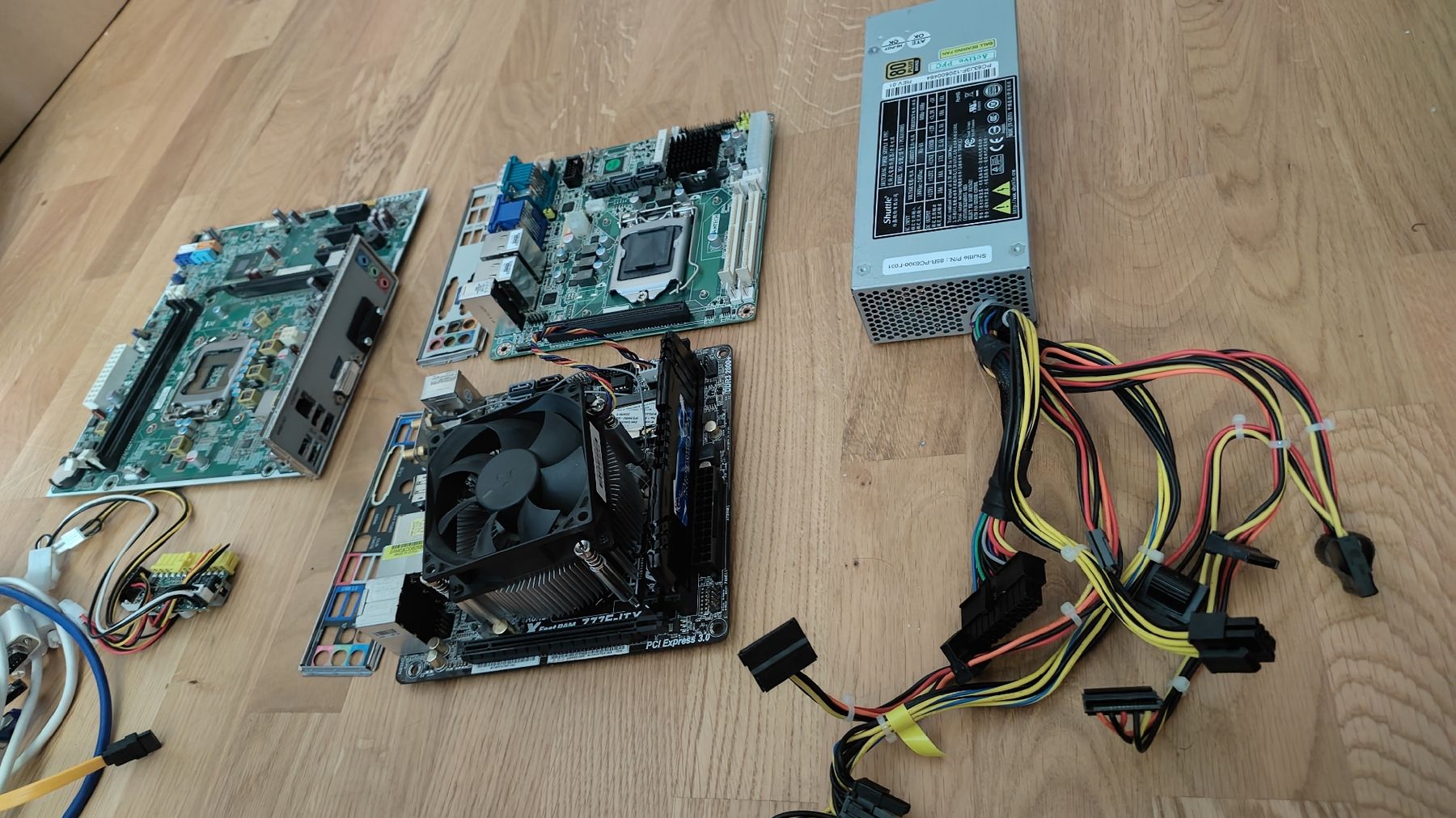 Intel PC: Mainboards und Netzteile Intel i3-3470, Diverses Zeug – Difettoso da Gümligen venduto da JohnnyOnyx