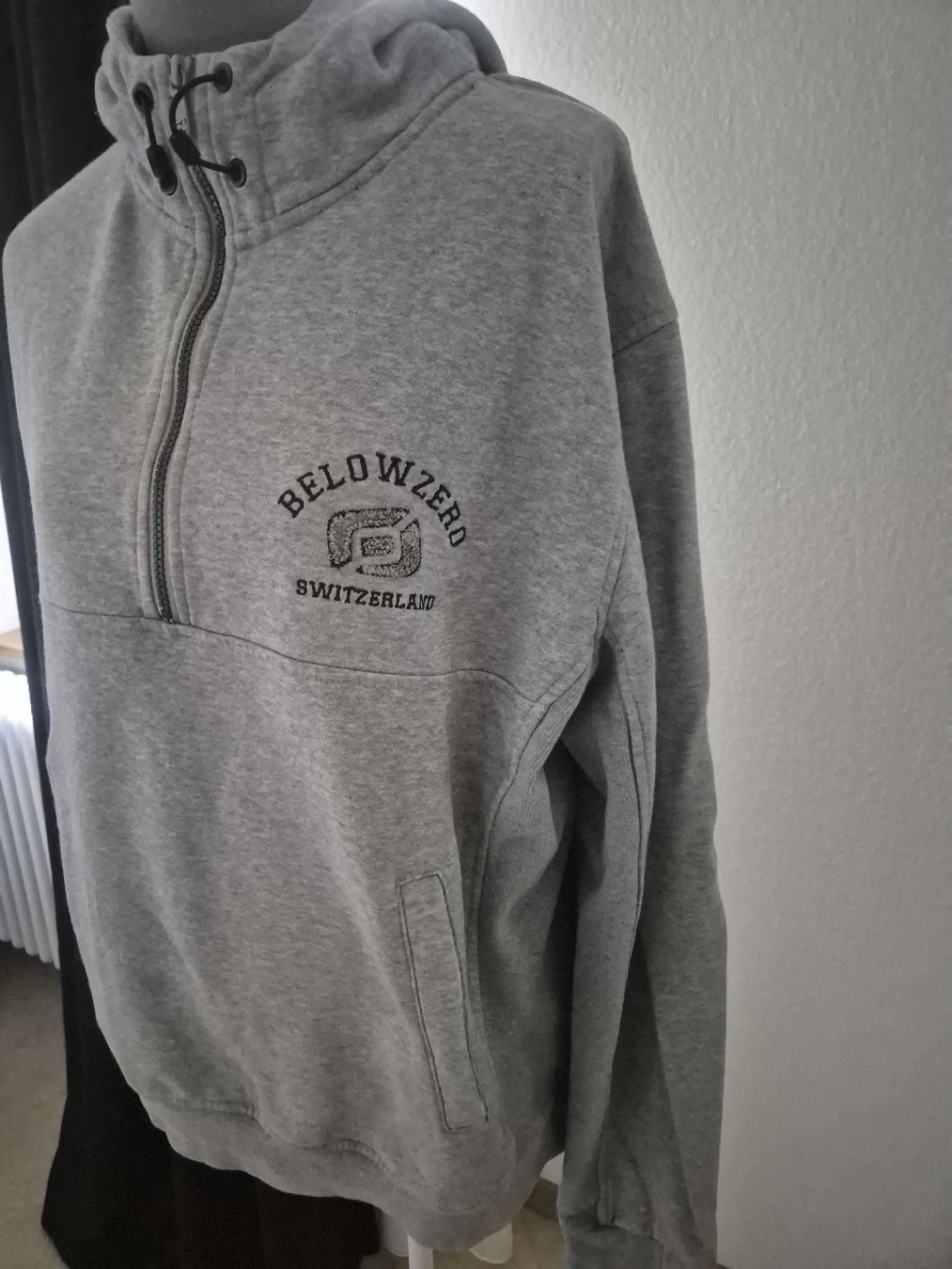 Maglioni & Felpe: Belowzero Pullover mit Reissverschluss grau Grösse XXL – Usato da Zürich venduto da Drago670 1