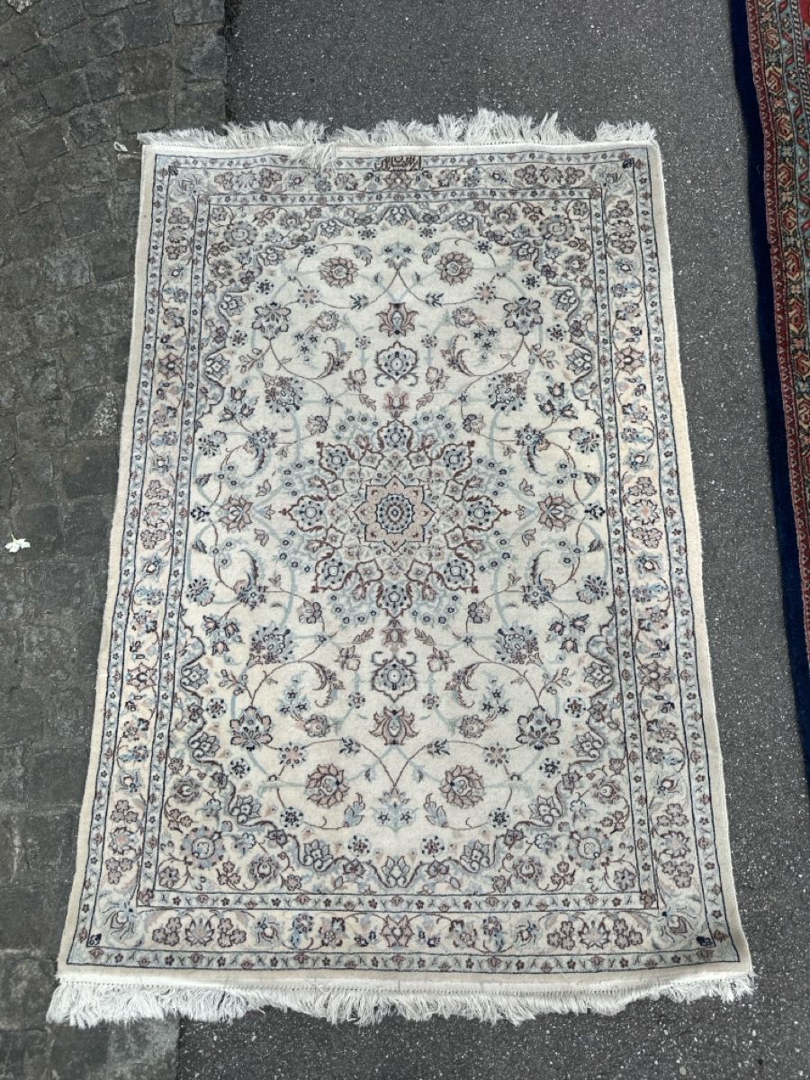 Tappeti: Kleiner Teppich orientalisch gemustert hell gebraucht – Usato da Cham venduto da miami012