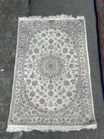 Kleiner Teppich orientalisch gemustert hell gebraucht