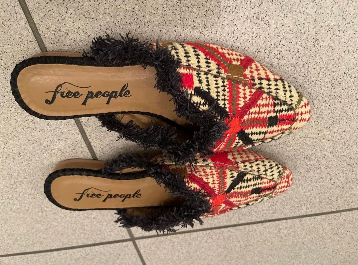 Scarpe da donna: Sommer Pantoffeln Gr 37 – Nuovo (secondo la descrizione) da Langnau am Albis venduto da Judithsebi