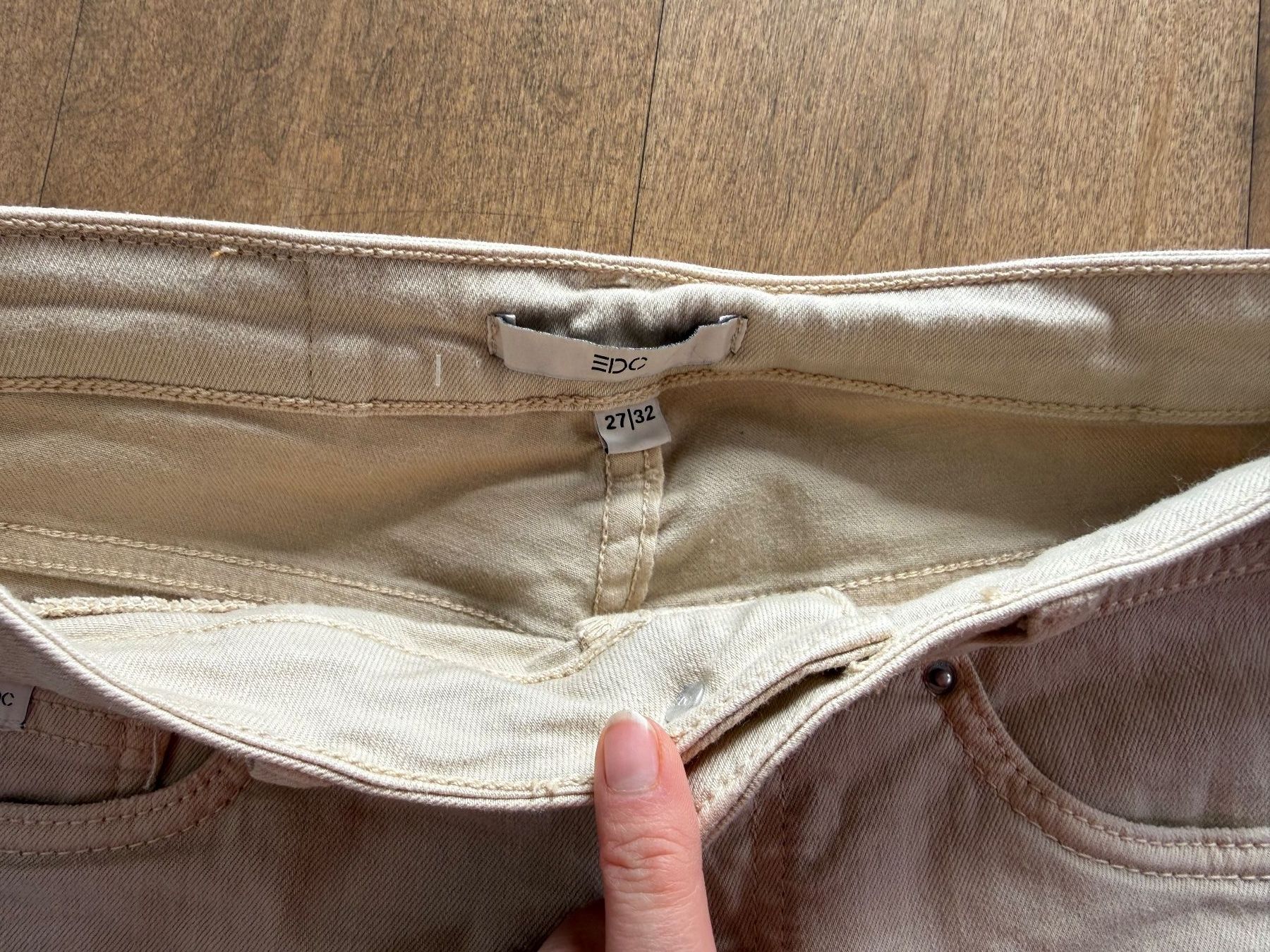 Esprit Jeans: EDC by ESPRIT - hellbeige Jeans mit Used-Effekten Gr. 27/32 – Usato da Meilen venduto da kleisi01 5