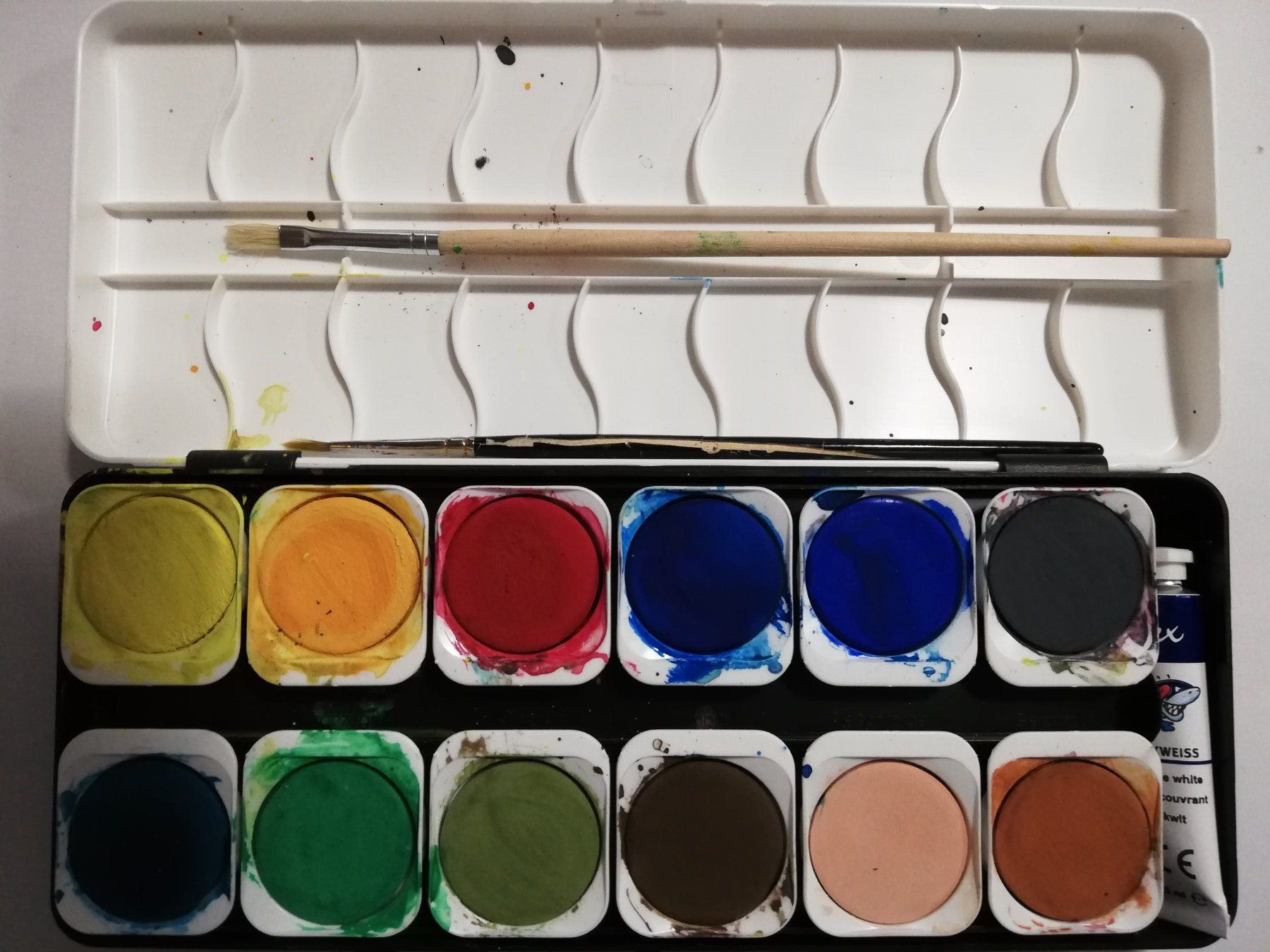 Colori: Wasser-/Deckfarben Malkasten – Usato da Starrkirch-Wil venduto da LucyDog 1