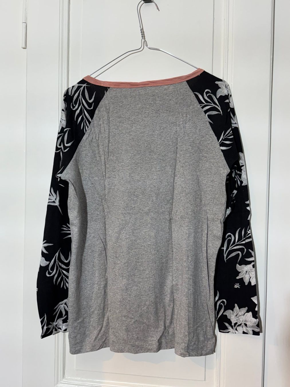 T-shirt: Roxy Shirt, Langarm, Grösse M, Grau/Blumenmuster – Nuovo (secondo la descrizione) da Nidau venduto da biasutti 1