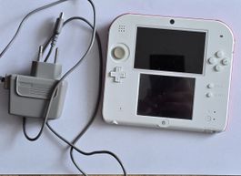 Nintendo 2DS mit Ladekabel