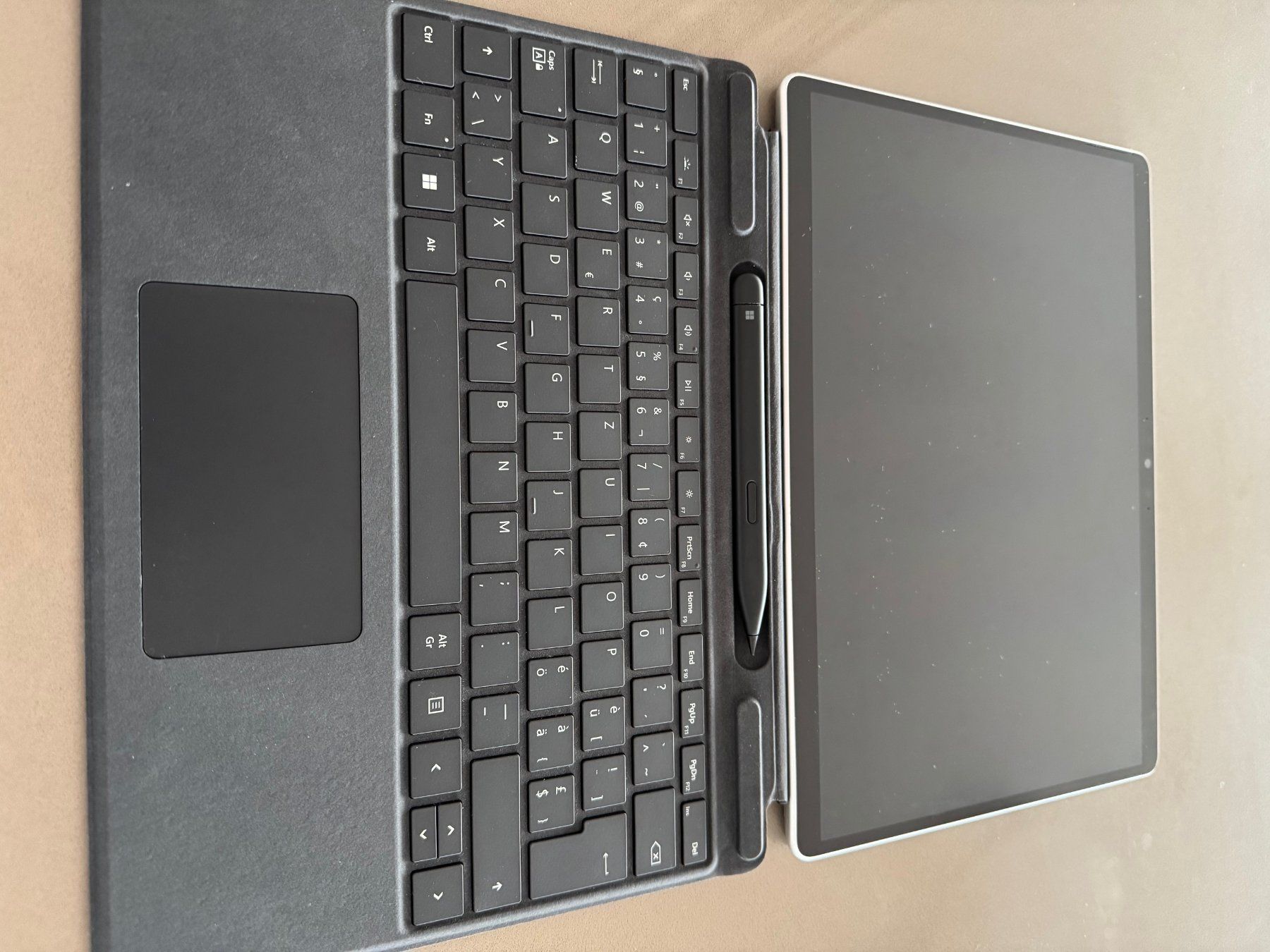 Microsoft Tablet PC: MS Surface Pro 8 inkl. Cover mit CH Layout – Gebraucht aus Hochdorf von Antonio1 1