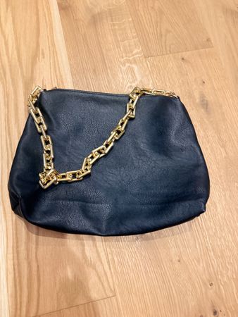 Damen Handtasche schwarz mit Goldkette guter Zustand