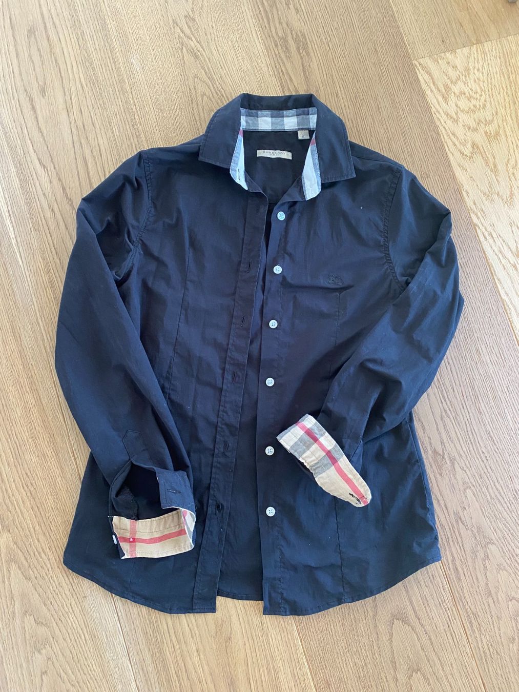 Burberry Camicette: Original Burrbery schwarz in S – Usato da Visperterminen venduto da Scr