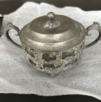 Antike Dose aus Zinn mit Glaseinsatz