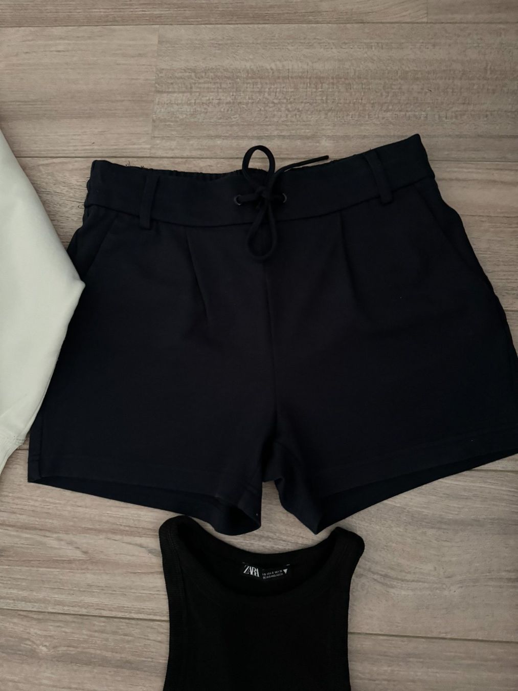 Lotti di vestiti: 4 Stk. Damen Set Gr. S – Usato da Bonstetten venduto da VCLS 3
