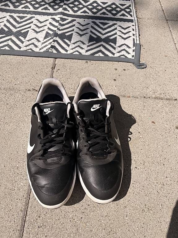 Nike Scarpe da uomo: Chaussure de golf Nike – Usato da Fribourg venduto da fre_6xhf