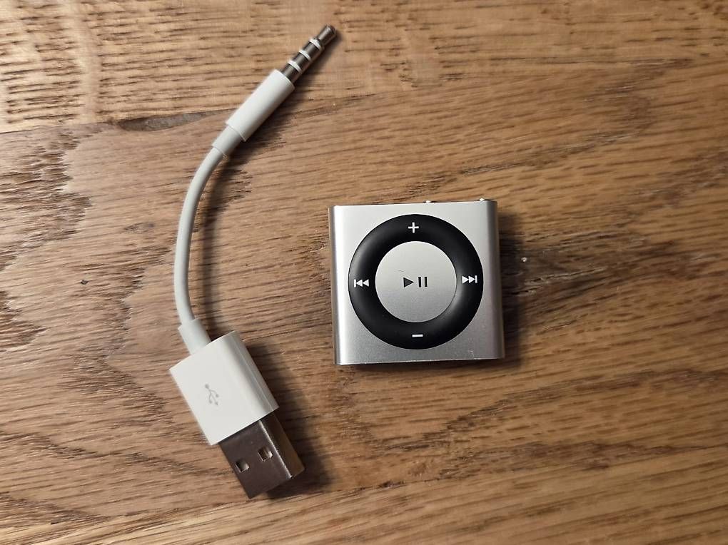 Lettore multimediale portatile: Apple iPod shuffle 4. Gen. 2 GB, silber – Usato da Müntschemier venduto da jae_dom