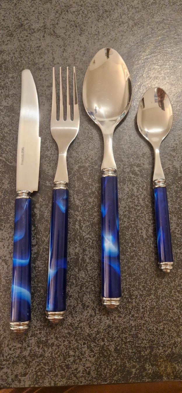 Couverts: Besteck Set 24-teilig Blau mit Marmor-Optik – D'occasion à Uerikon par IchBinEineBiene