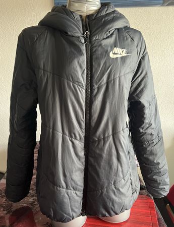 Doudoune Nike noire, taille S - Idéale pour l'hiver!