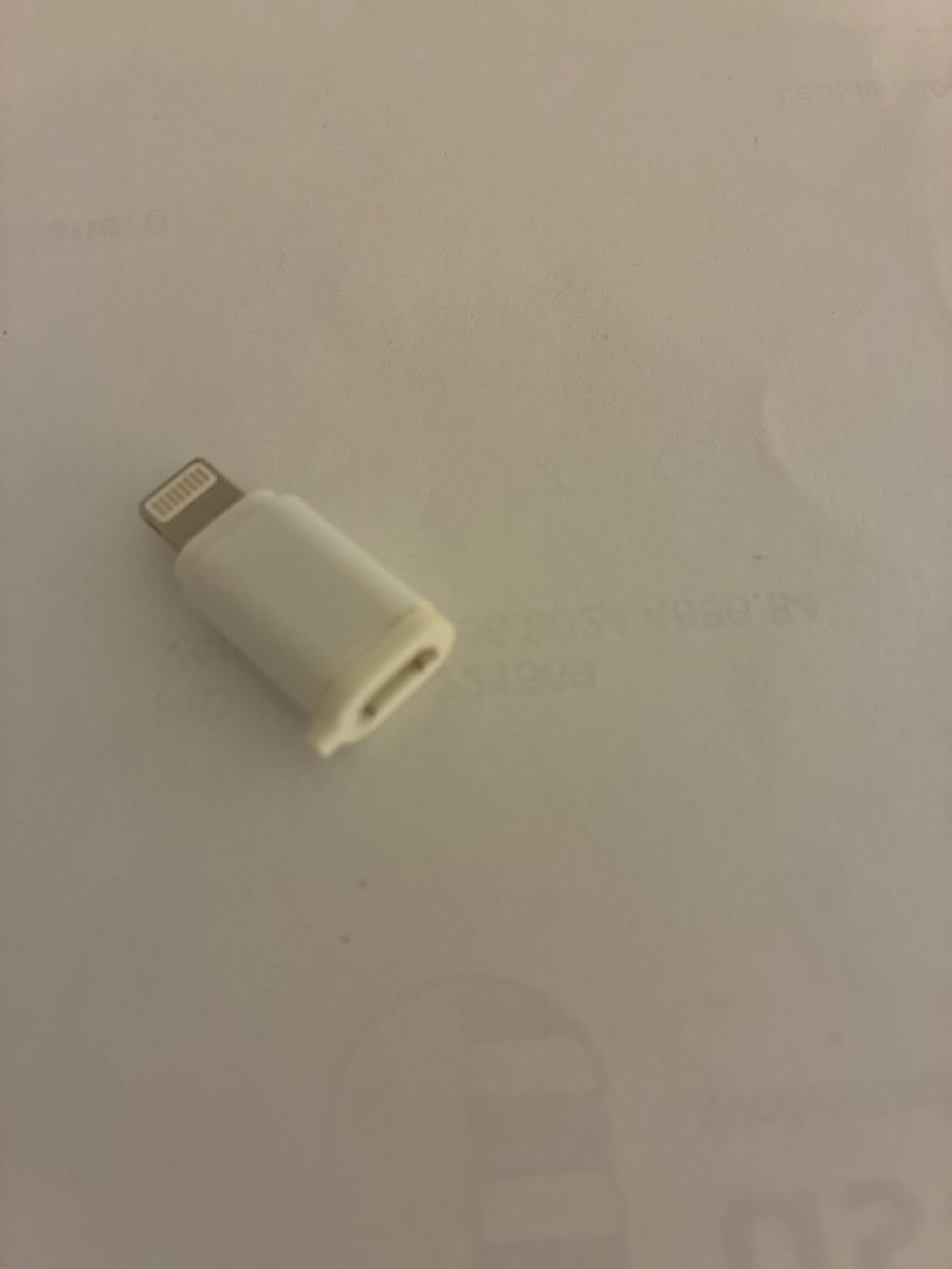 Câbles: Ladekabel USB auf Micro USB + Adapter Micro USB zu Lightning – D'occasion à Zürich par alivasalli 1