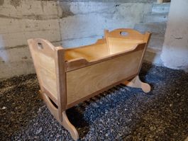 Antikes Wiege-Körbchen aus hellem Holz, guten Zustand