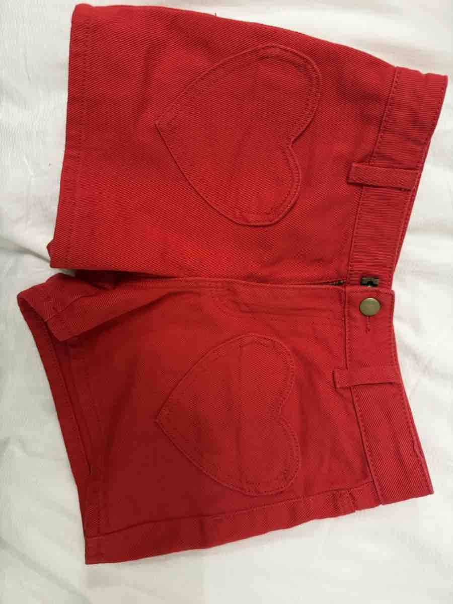 Pantaloni: Red Monoprix Shorts with Heart Design Size 110 – Nuovo (secondo la descrizione) da Dübendorf venduto da man_lrf7 3