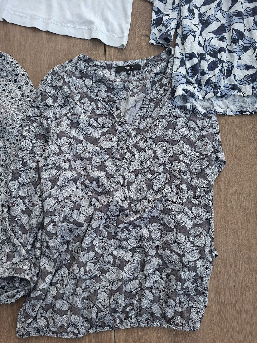 Lotti di vestiti: 7 Blusen und 3/4 Shirts – Usato da Kriens venduto da Ricobaby 3