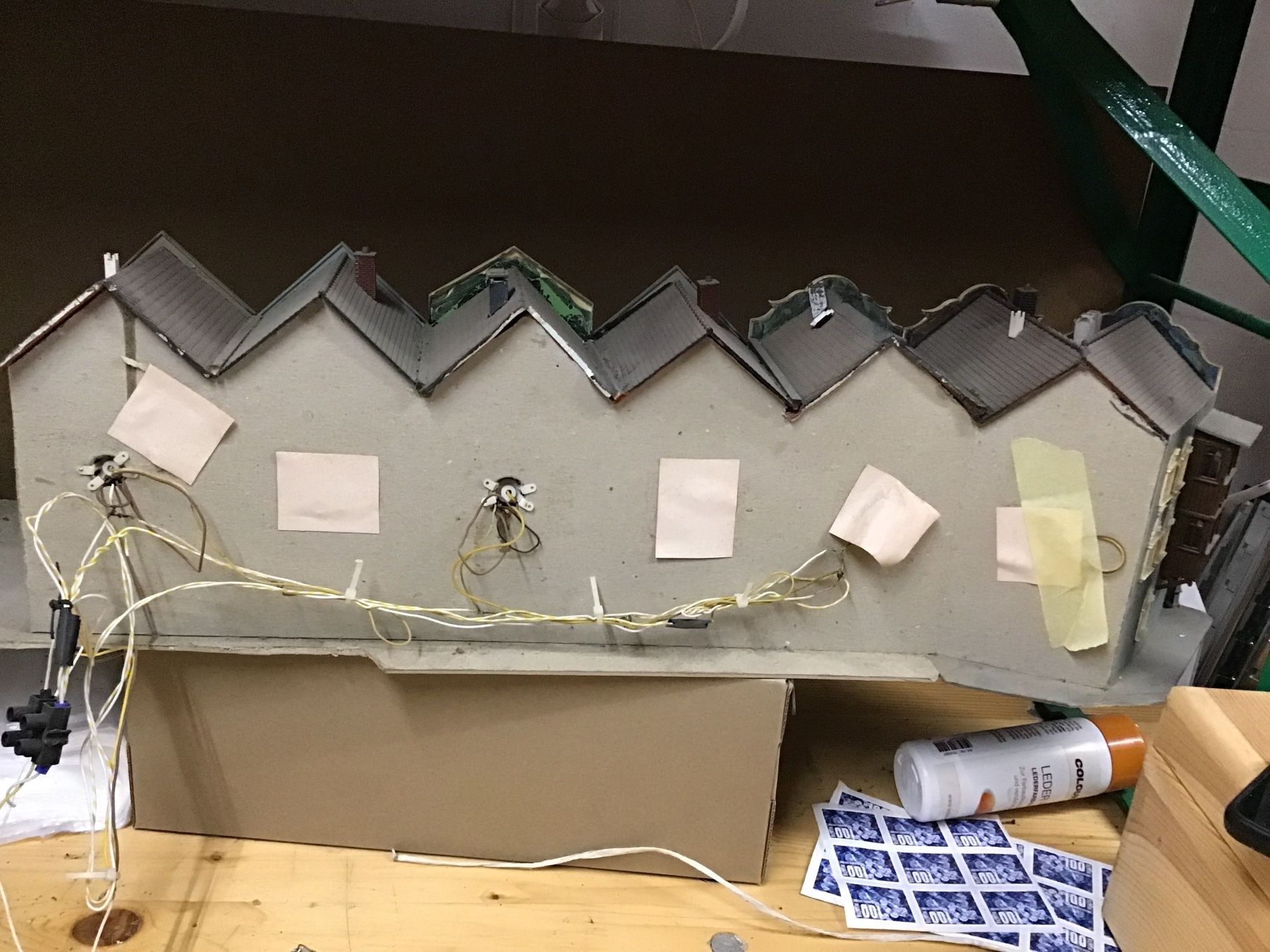 Modellini di ferrovie: H0 Diorama 7 Stadthäuser mit Innen/ aussen Beleuchtung – Usato da Männedorf venduto da Modellbau-wyss 3