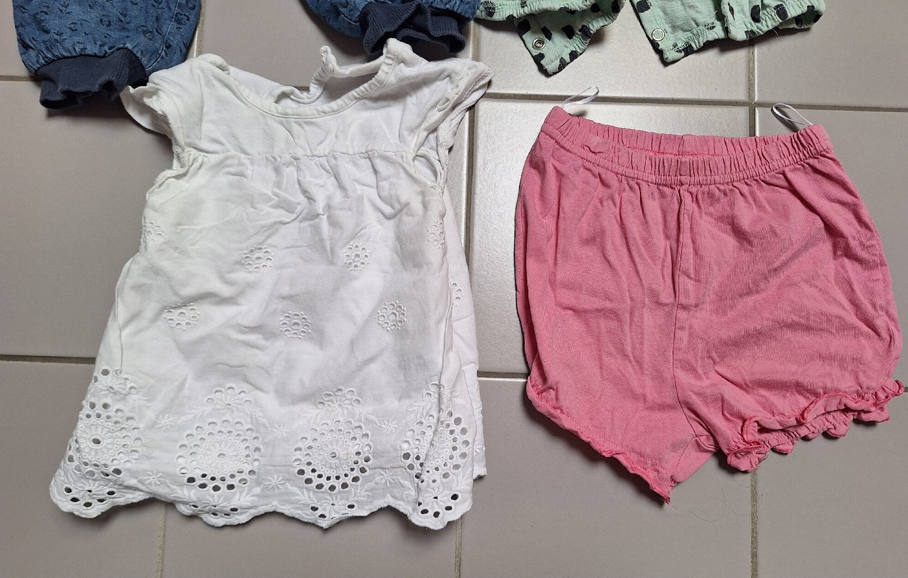Lotti & Set di vestiti: Kleiderpaket Grösse 86 (10 Teile) – Usato da Sissach venduto da Nothing123 1