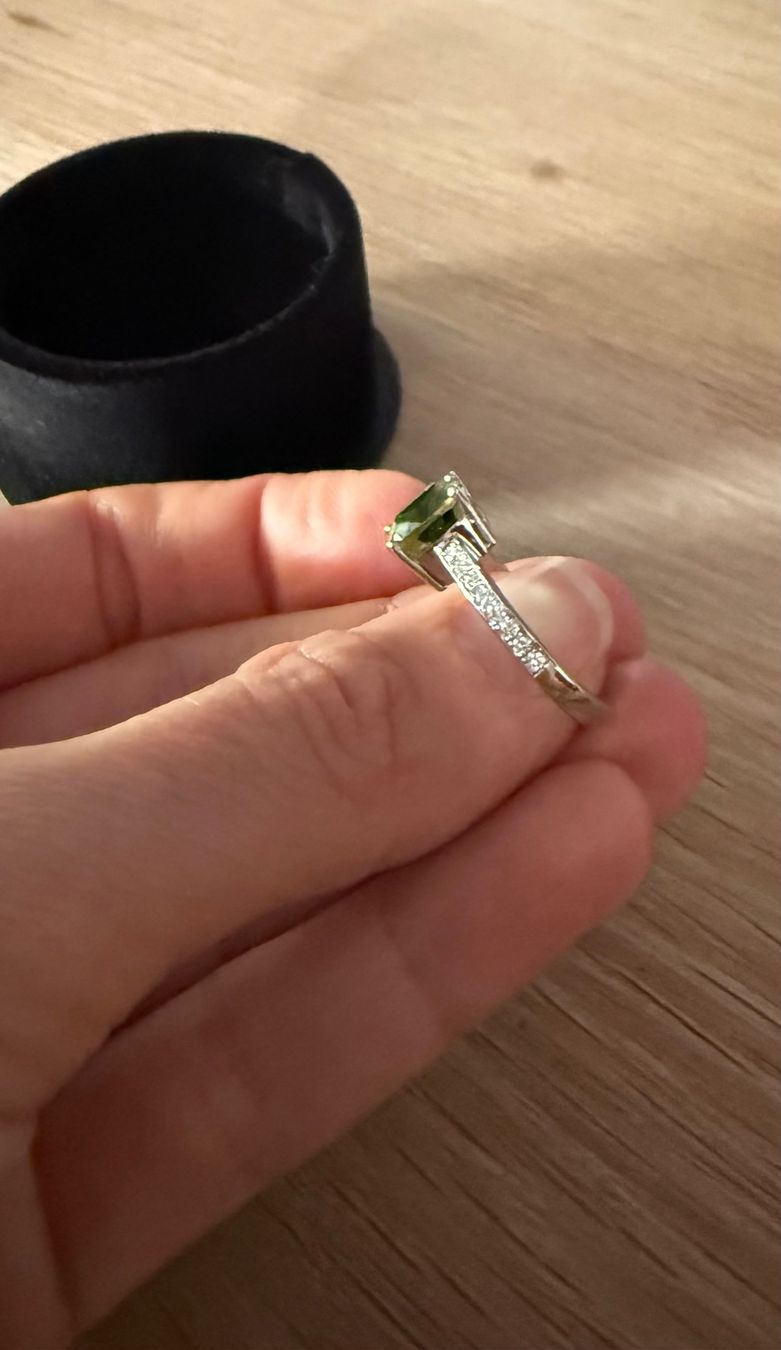 Anelli: Tourmaline verte et diamants, or blanc – Nuovo e nell'imballaggio originale da Montreux venduto da hev_mv5m 4