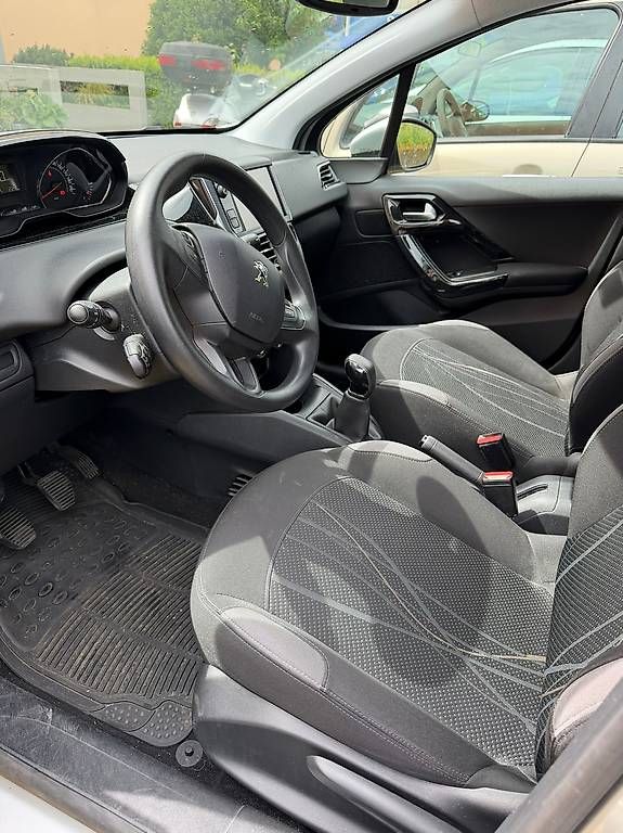 Autos: Peugeot 208 1.4 VTI – D'occasion à Renens VD par the_j68r 2