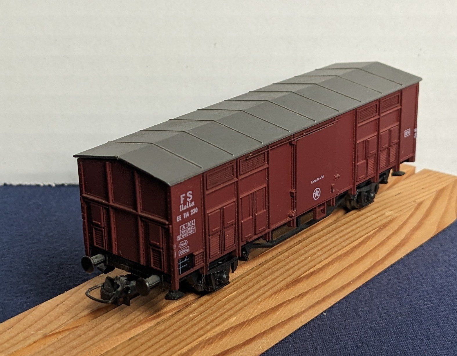 Roco Modelleisenbahnen: Roco (4300S) FS Wagon couvert EE Ep3 – Neu (gemäss Beschreibung) aus Léchelles von dan_q8wr 2