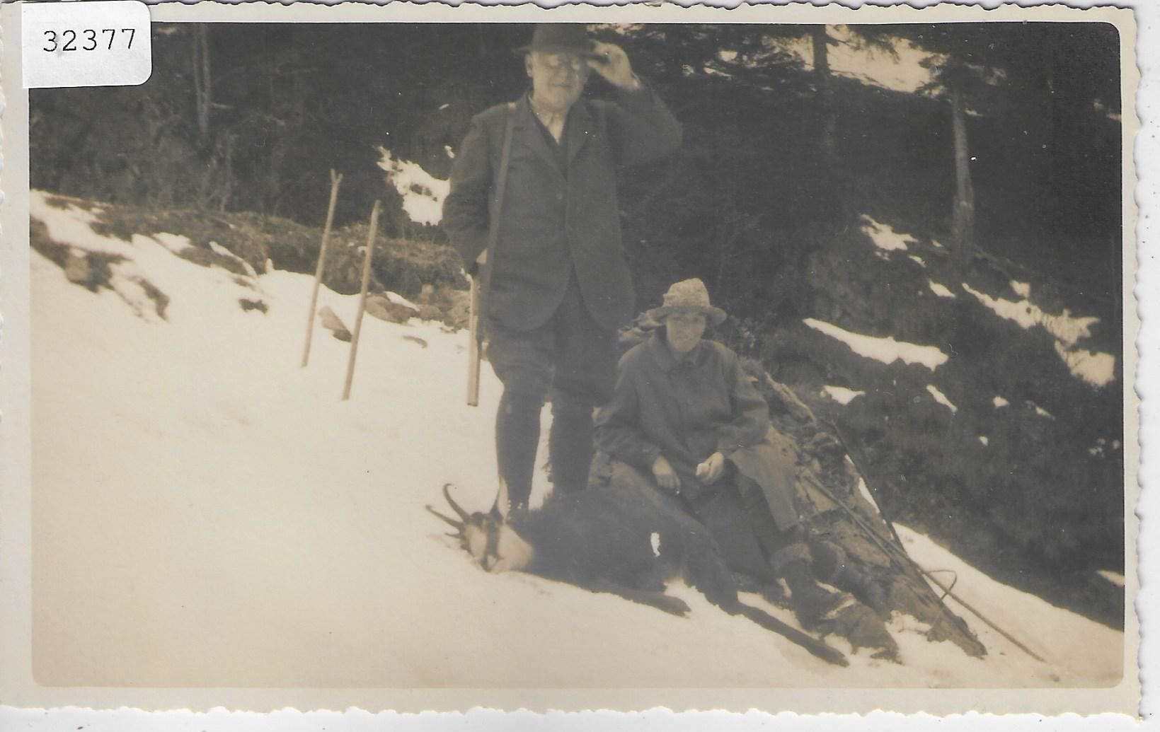 Cartoline postali: Jäger mit erschossener Gams – Usato da Ettingen venduto da Kartenplanet