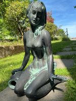 SKULPTUR  Wasser Nymphe mit Amphore für den Garten