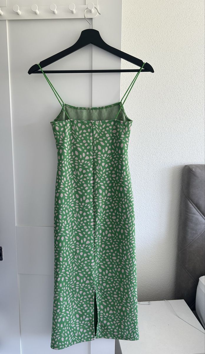 Zara Vestiti: Green Zara summer dress with thin straps – Nuovo (secondo la descrizione) da Zürich venduto da emi_5nw2 1