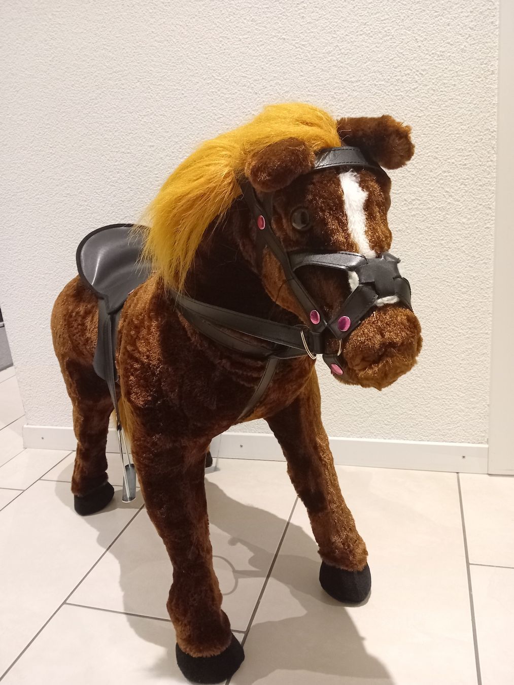 Spielzeuge: Kinderpferd zum reiten – Gebraucht aus Hausen am Albis von Finstersee1